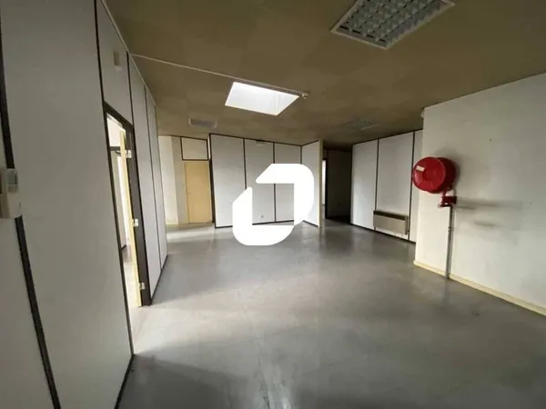 Entrepôt 1915 m²