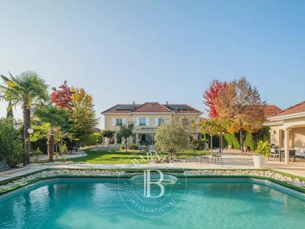 Maison 7 pièces 265 m²