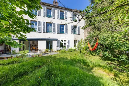 Maison 11 pièces 251 m²