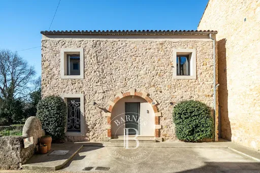 Maison 8 pièces 310 m²