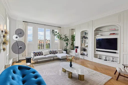 Appartement 6 pièces 242 m²
