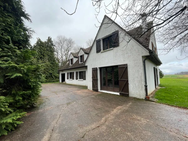 Maison 10 pièces 186 m²