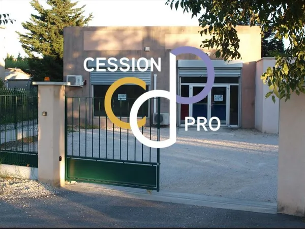 LOCAL D'ACTIVITE DE 200 M² A LOUER SUR UNE PETITE ZONE D'ACTIVITE PROCHE D'AVIGNON ET DE L'AUTOROUTE