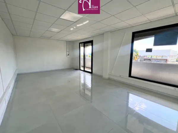Bureau professionnel rénové à louer 35 m2 Jarry