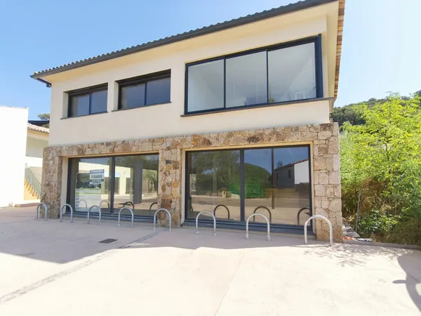 FRAIS DE NOTAIRE OFFERTS ! MURS COMMERCIAUX En première ligne - LOT 1 - PORTICCIO