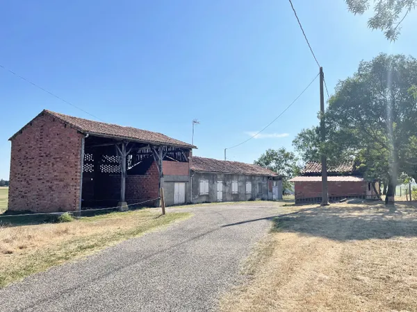 Corps de ferme avec dépendances