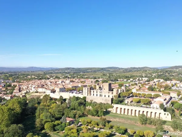 LA TOUR D'AIGUES LOCAUX PROFESSIONNELS A LOUER - BEL EMPLACEMENT