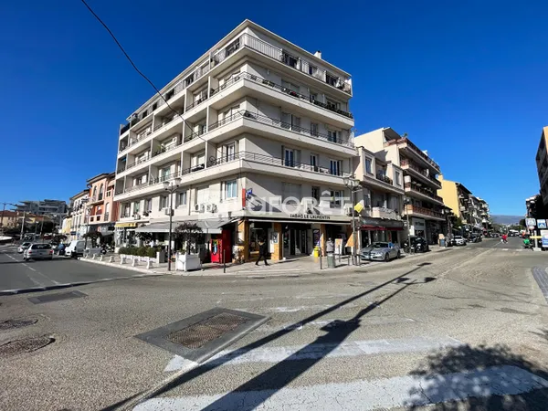 Local commercial Saint-laurent-du-var 81 m2