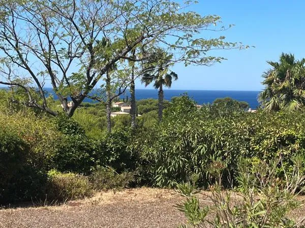 Entre BANDOL et ST CYR - VILLA PLAIN PIED T4 - VUE MER