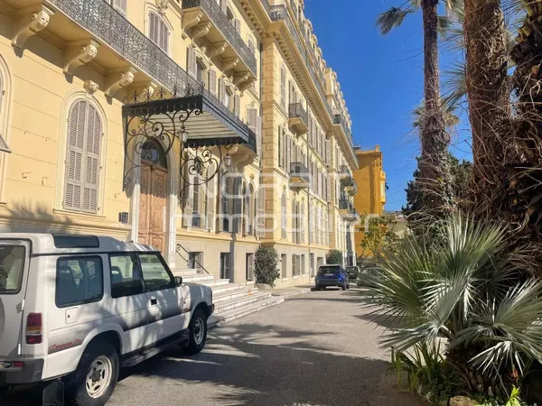 LOCAL COMMERCIAL / BUREAUX - PALAIS CLASSÉ - NICE CARABACEL
