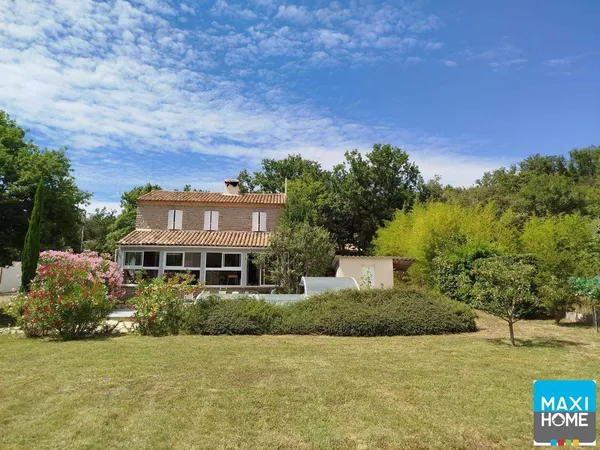 Villa d'exception, 2000 m² de terrain , Piscine & Véranda ,