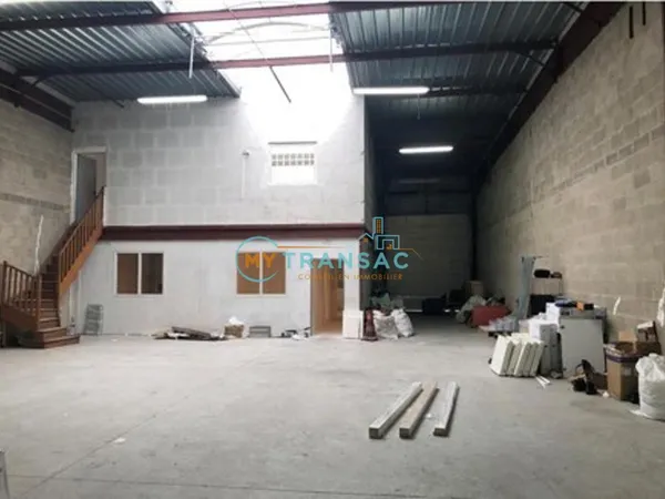 A LOUER Entrepôt & bureaux 350m², COLLEGIEN - ZI des portes de la forêt