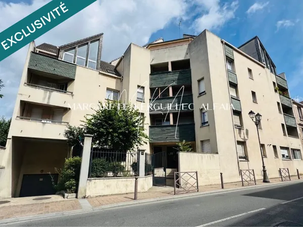 Appartement de 77m² Carrez, 3 chambres, idéalement situé près du centre-ville.