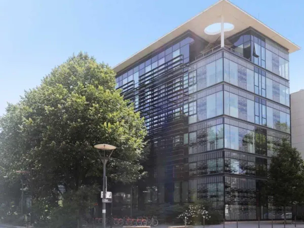 Bureaux à LOUER de 300 à 480 m² face à la Halle Tony Garnier