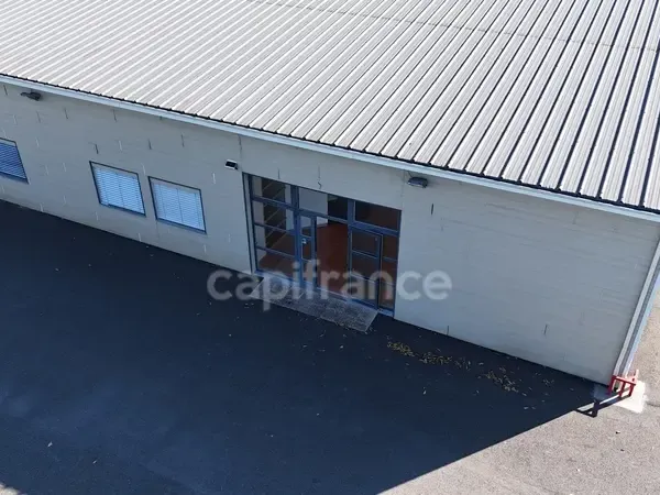 Local commercial de 250 m² avec grande visibilité zone commerciale N°1 - Chasseneuil-du-Poitou (8636