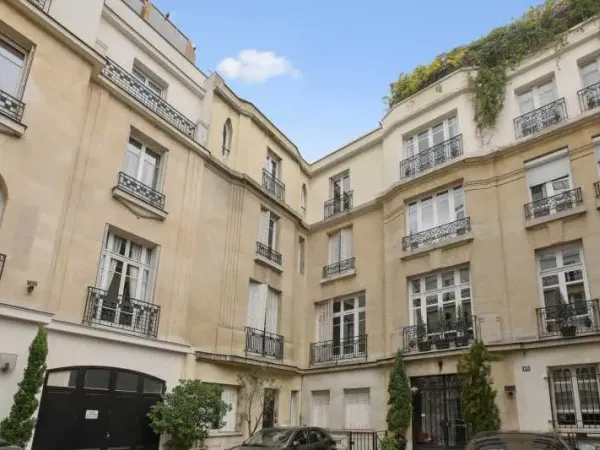 À LOUER - Hôtel Particulier Haussmannien 447 m² avec rooftop - Paris 16e