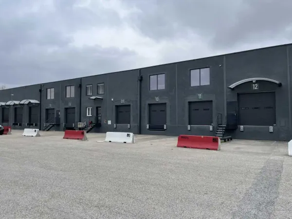 A LOUER LOCAUX D'ACTIVITE - CORBAS (69960) - 5 512 m² divisibles dès 1 200 m²