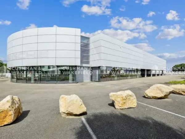 EXCLUIVITE - BATIMENT INDUSTRIEL A LOUER - SAINT-PRIEST ( 69800) - RUE NICEPHORE NIEPCE