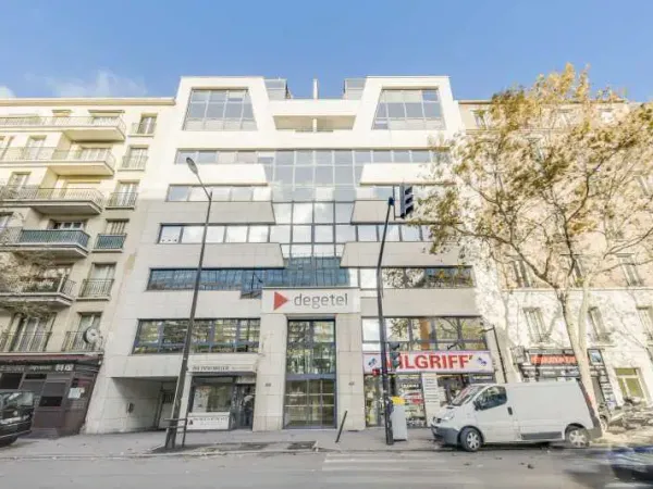 Bureaux à louer au pied de la ligne 9
