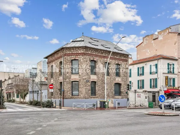 À vendre - Immeuble indépendant de 330 m² + dépendance de 100 m² - Cour intérieure - Belle HSP de 3 