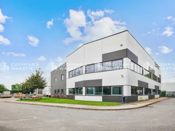 A louer : bâtiment indépendant de 2361 m²