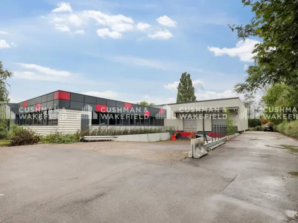 A LOUER - 800 m² d'activité sur Courtaboeuf