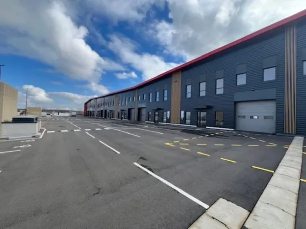 Locaux d'activité à louer à ELANCOURT 78990