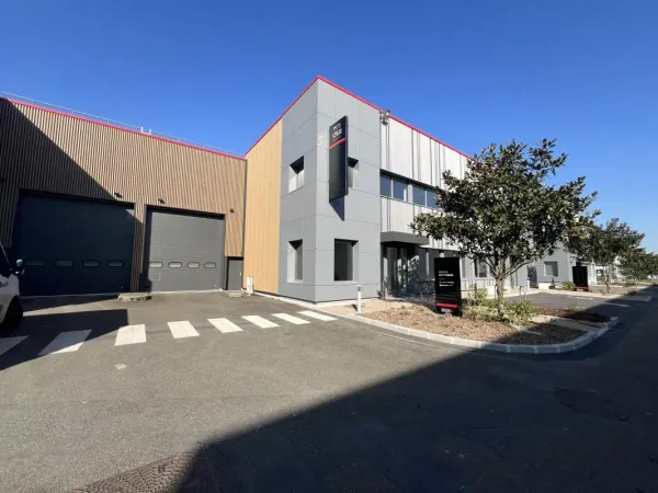 A louer, Locaux d'activité 4680 m² divisibles dès 867 m² - Le Blanc-Mesnil - Site sécurisé - SHOW-RO
