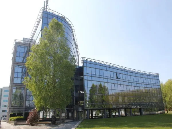Bureaux en vente 1 906 m² divisibles - Paris Nord 2 - Pied du RER B