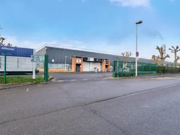 Locaux d'activité à louer à Villepinte proche Roissy Paris CDG avec accès sécurisé