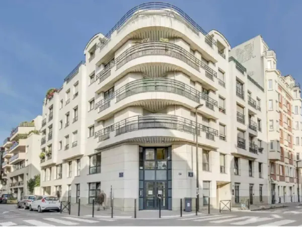 Bureaux à louer à Boulogne-Billancourt duplex lumineux avec terrasse