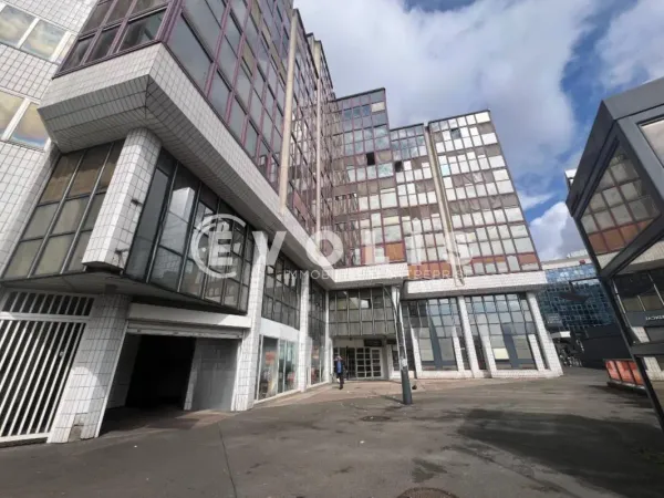 BUREAUX A LOUER OU A VENDRE - AU PIED DES TRANSPORTS