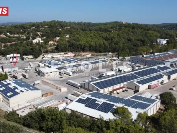 Bâtiment d'Activité Transport de 695 m²