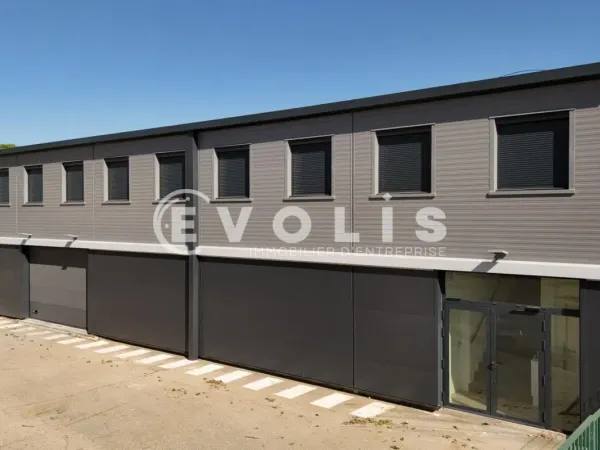 600 d'Activités à Louer
