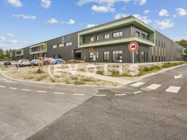 809 m² A LOUER