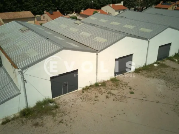1 100 ² A LOUER
