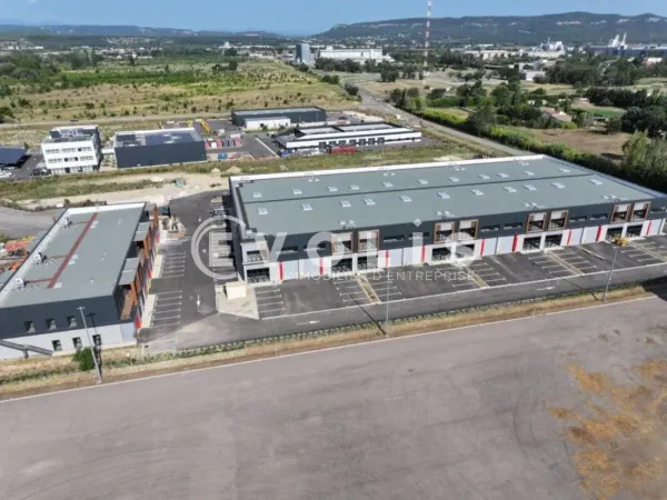 1104 m² A LOUER