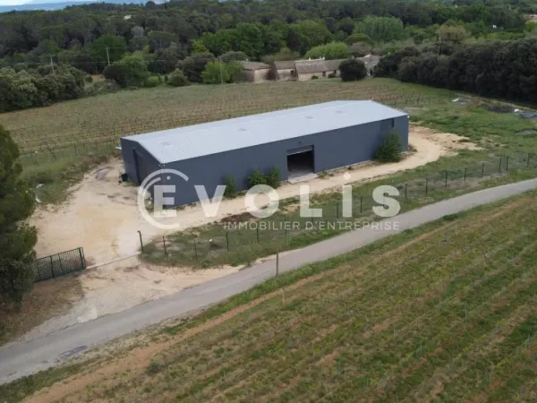 LOCAUX AGRICOLES DE 594 m²