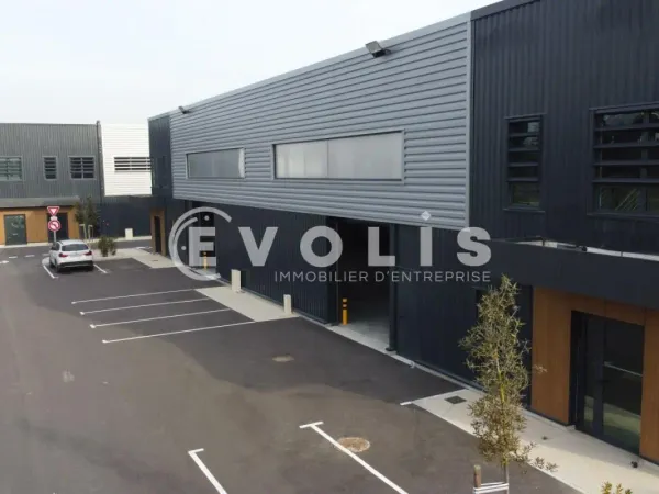 402 m² A LOUER