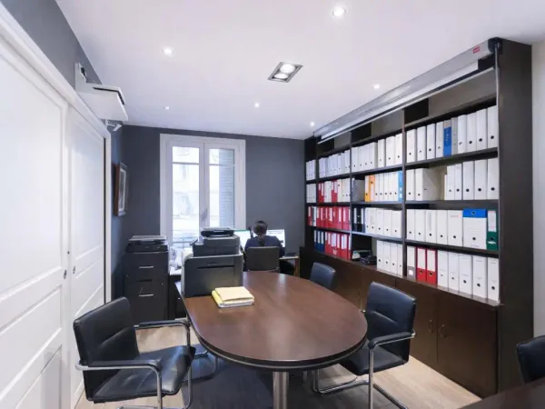 Vente Local 100m2 proche métro Porte de Clichy, face au palais de justice, idéal profession libéral