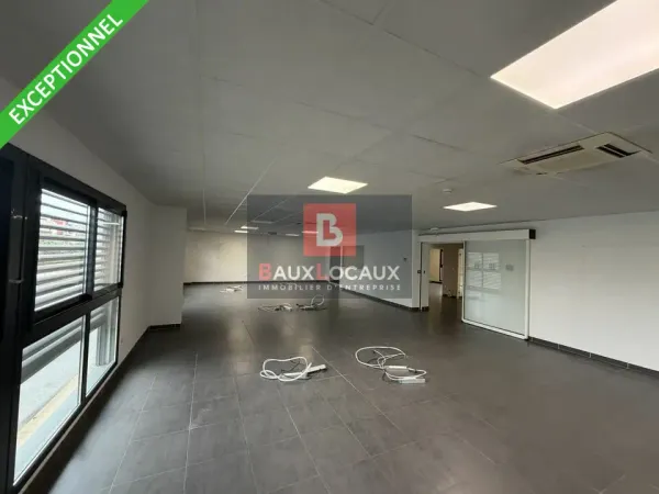 MIXTE ACTIVITES-BUREAUX A LOUER