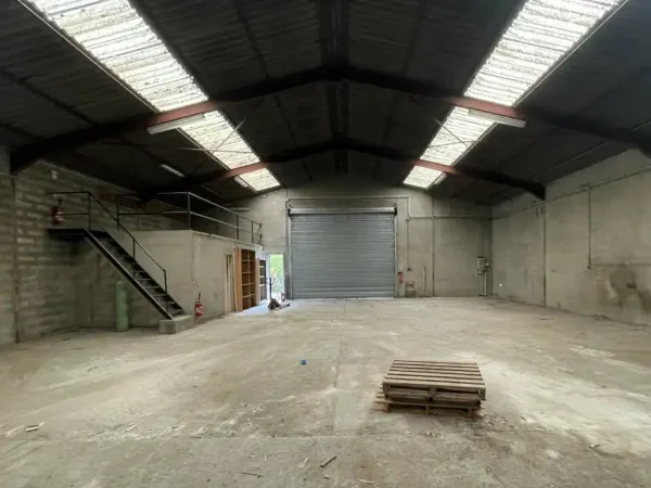 LOCAL ET BUREAUX A LOUER