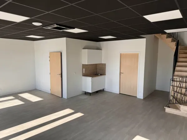 BUREAUX ATELIER A LOUER