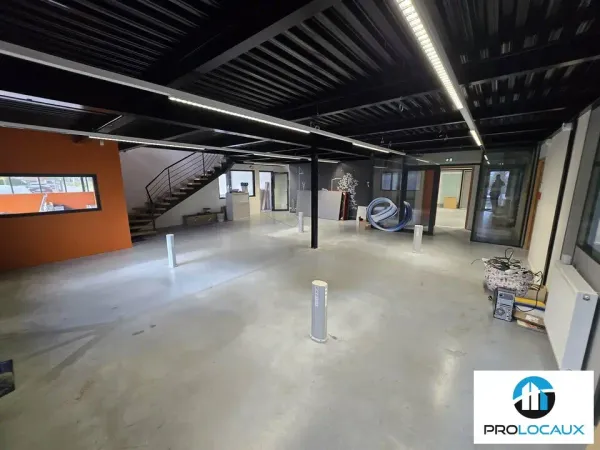 MIXTE ACTIVITES-BUREAUX A LOUER