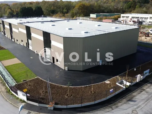 LOCAL D'ACTIVITÉS À LOUER - 302 m² - ETRECHY (91) 