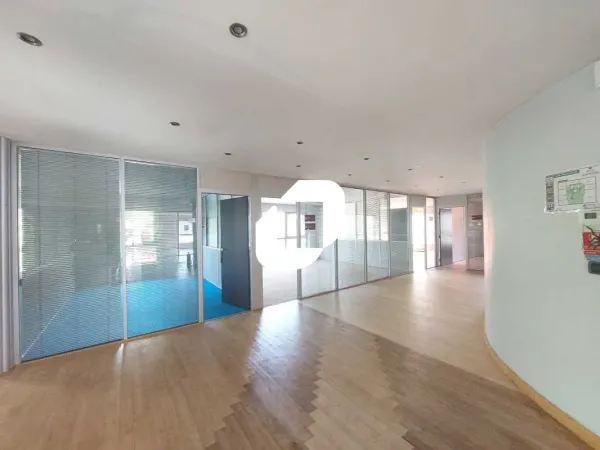 Vente Bureau Voisins Le Bretonneux 78960