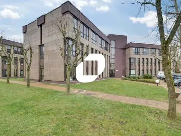 A LOUER, BATIMENT DE BUREAUX RESTRUCTURE