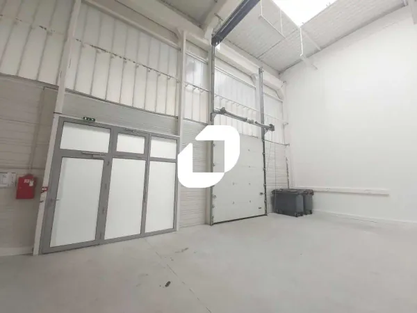 Local d'activités, idéal pour stockage 
