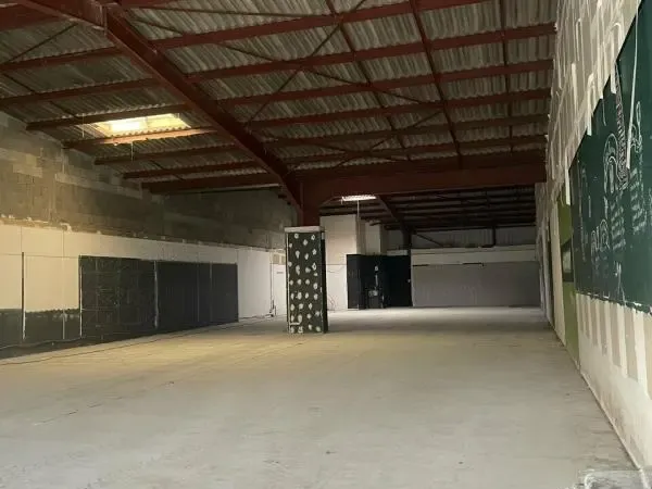 LOCAL COMMERCIAL A VENDRE OU A LOUER