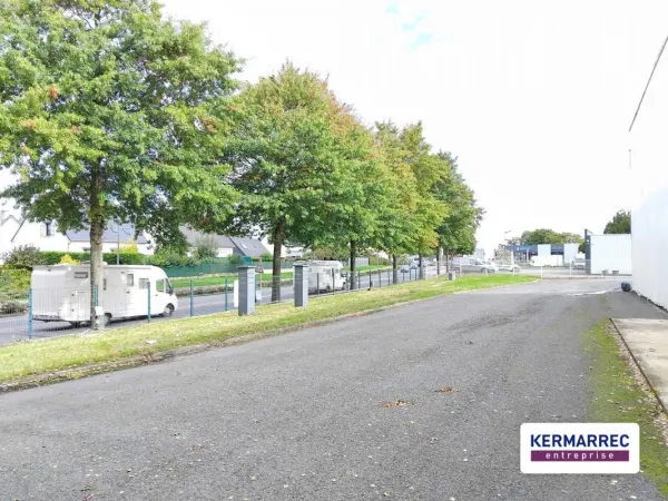 RARE, en pleine visibilité, une cellule d'environ 730 m²